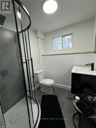 10 Smith Street, Kincardine, ON - Indoor Photo Showing Bathroom