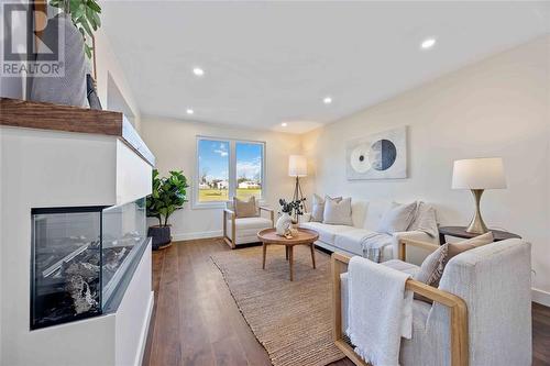 125 Templeton Crescent, St Clair, ON - Indoor Photo Showing Living Room