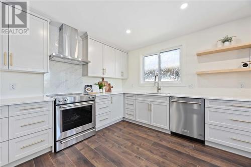 125 Templeton Crescent, St Clair, ON - Indoor Photo Showing Kitchen With Upgraded Kitchen