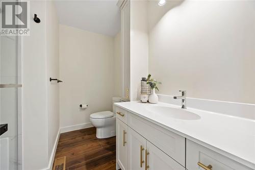 125 Templeton Crescent, St Clair, ON - Indoor Photo Showing Bathroom