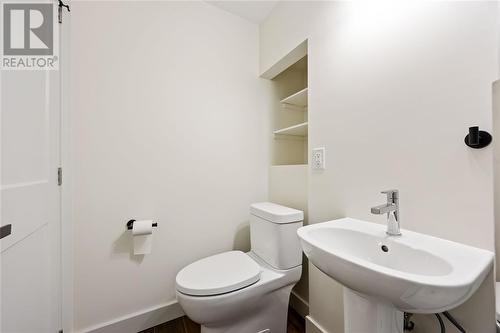 125 Templeton Crescent, St Clair, ON - Indoor Photo Showing Bathroom