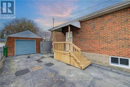 196 Queensdale Avenue E, Hamilton (Centremount), ON 