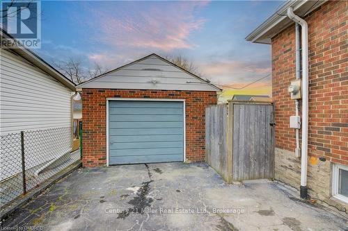 196 Queensdale Avenue E, Hamilton (Centremount), ON 