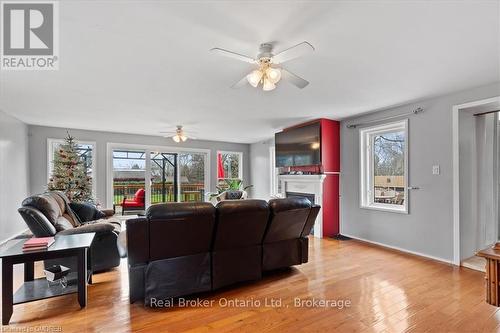 207 Huron Rd Road, Perth South (Sebringville), ON - Indoor Photo Showing Living Room