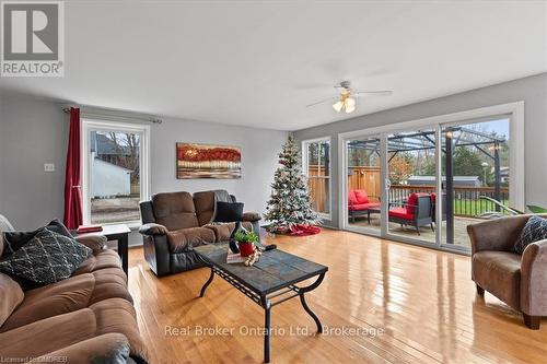 207 Huron Rd Road, Perth South (Sebringville), ON - Indoor Photo Showing Living Room