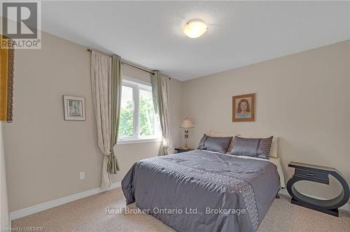 93 Southshore Crescent, Hamilton (Lakeshore), ON - Indoor Photo Showing Bedroom