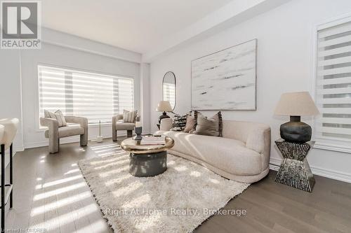 31 Baker Lane Lane, Brant, ON - Indoor Photo Showing Living Room