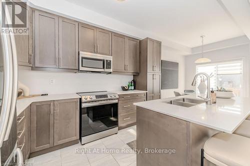 31 Baker Lane Lane, Brant, ON - Indoor Photo Showing Kitchen With Double Sink With Upgraded Kitchen