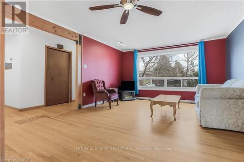 447 Fifth Street, Collingwood, ON - Indoor Photo Showing Living Room