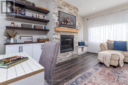 92 Ivy Crescent, Thorold, ON - Indoor Photo Showing Living Room With Fireplace