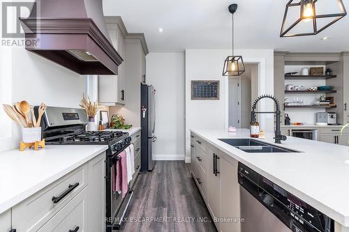 92 Ivy Crescent, Thorold, ON - Indoor Photo Showing Kitchen With Double Sink With Upgraded Kitchen