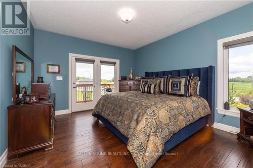 106 Neerhof Lane, Georgian Bluffs, ON - Indoor Photo Showing Bedroom