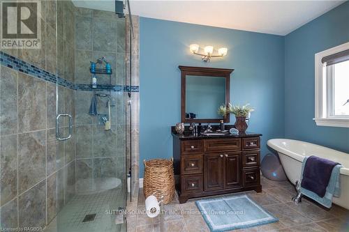 106 Neerhof Lane, Georgian Bluffs, ON - Indoor Photo Showing Bathroom