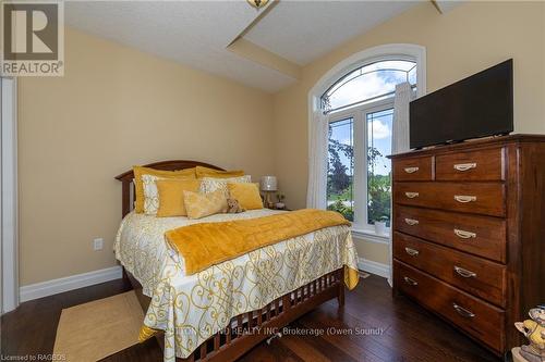 106 Neerhof Lane, Georgian Bluffs, ON - Indoor Photo Showing Bedroom