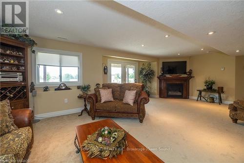 106 Neerhof Lane, Georgian Bluffs, ON - Indoor Photo Showing Living Room With Fireplace