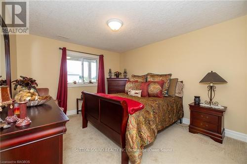 106 Neerhof Lane, Georgian Bluffs, ON - Indoor Photo Showing Bedroom