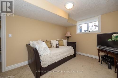 106 Neerhof Lane, Georgian Bluffs, ON - Indoor Photo Showing Bedroom