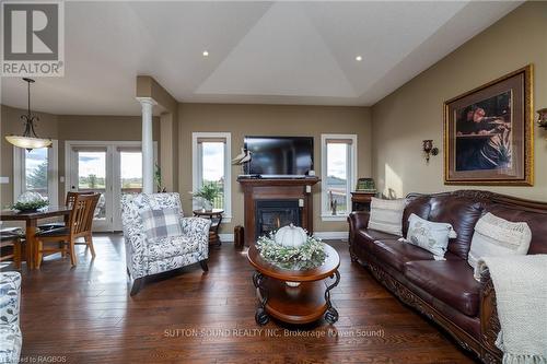 106 Neerhof Lane, Georgian Bluffs, ON - Indoor Photo Showing Living Room With Fireplace