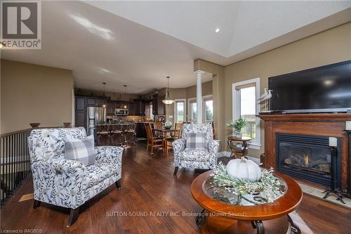 106 Neerhof Lane, Georgian Bluffs, ON - Indoor Photo Showing Living Room With Fireplace