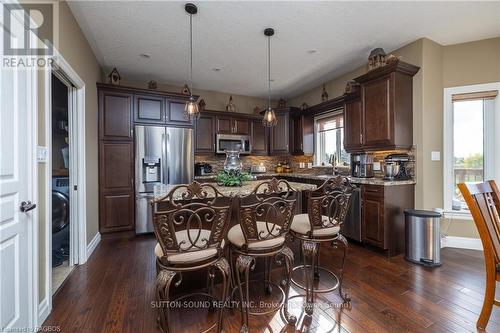 106 Neerhof Lane, Georgian Bluffs, ON - Indoor Photo Showing Kitchen With Upgraded Kitchen