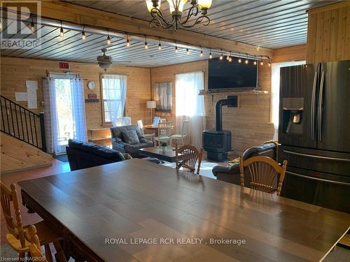 13-17 Zorra Drive, Northern Bruce Peninsula, ON - Indoor Photo Showing Dining Room