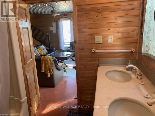 13-17 Zorra Drive, Northern Bruce Peninsula, ON - Indoor Photo Showing Bathroom