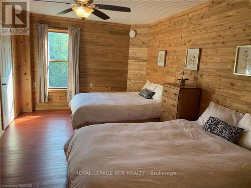 13-17 Zorra Drive, Northern Bruce Peninsula, ON - Indoor Photo Showing Bedroom