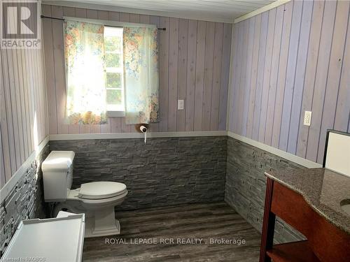 13-17 Zorra Drive, Northern Bruce Peninsula, ON - Indoor Photo Showing Bathroom