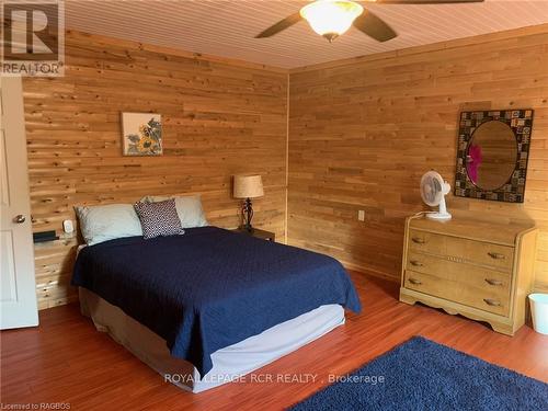 13-17 Zorra Drive, Northern Bruce Peninsula, ON - Indoor Photo Showing Bedroom