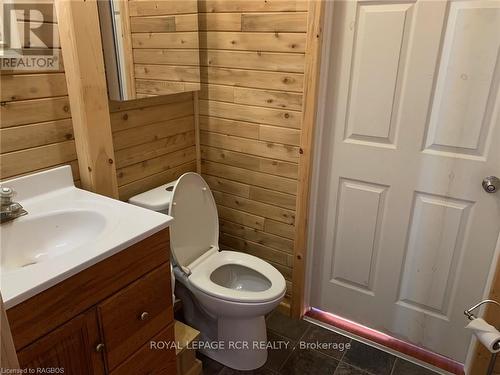 13-17 Zorra Drive, Northern Bruce Peninsula, ON - Indoor Photo Showing Bathroom