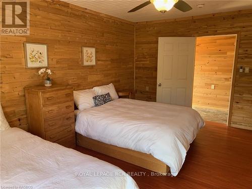 13-17 Zorra Drive, Northern Bruce Peninsula, ON - Indoor Photo Showing Bedroom