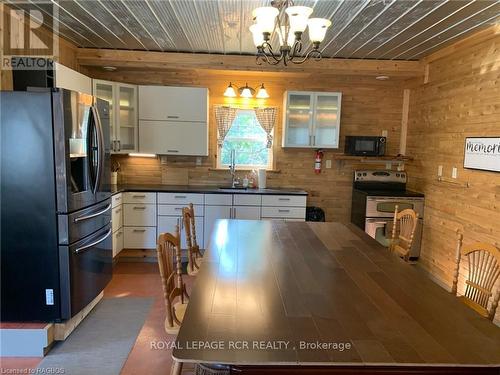 13-17 Zorra Drive, Northern Bruce Peninsula, ON - Indoor Photo Showing Kitchen