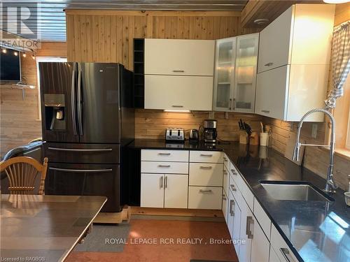 13-17 Zorra Drive, Northern Bruce Peninsula, ON - Indoor Photo Showing Kitchen