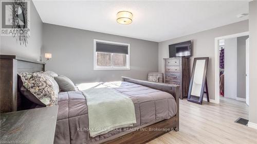 18 Walker Way, South Bruce Peninsula, ON - Indoor Photo Showing Bedroom