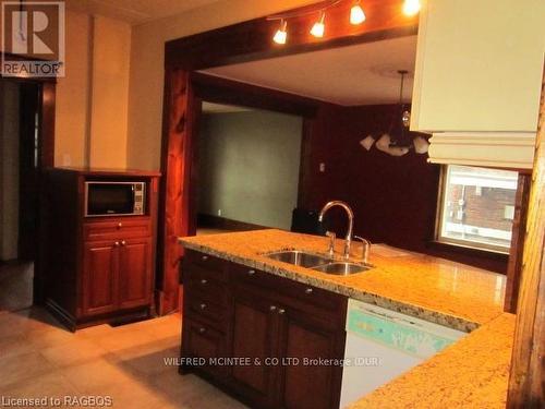 358 Lambton St W, West Grey (Durham), ON - Indoor Photo Showing Kitchen With Double Sink