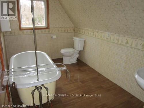 358 Lambton St W, West Grey (Durham), ON - Indoor Photo Showing Bathroom