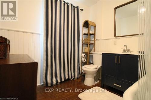 589 2Nd Avenue E, Owen Sound, ON - Indoor Photo Showing Bathroom