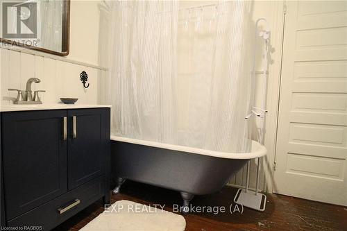 589 2Nd Avenue E, Owen Sound, ON - Indoor Photo Showing Bathroom