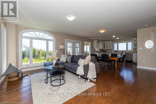 85621 Sideroad 7, Meaford, ON - Indoor Photo Showing Living Room