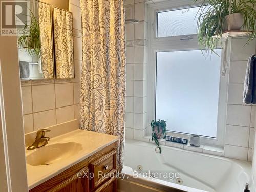 108 Hinks Street, Brockton, ON - Indoor Photo Showing Bathroom