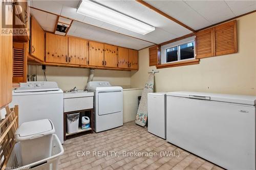 108 Hinks Street, Brockton, ON - Indoor Photo Showing Laundry Room