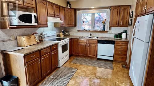 730 Campbell Avenue, Kincardine, ON - Indoor Photo Showing Kitchen With Double Sink