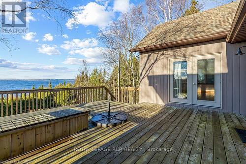 92 Moore St, Northern Bruce Peninsula, ON - Outdoor