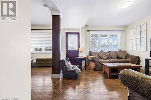 929 Huron Terrace, Kincardine, ON - Indoor Photo Showing Living Room