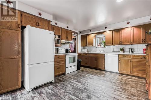 929 Huron Terrace, Kincardine, ON - Indoor Photo Showing Kitchen