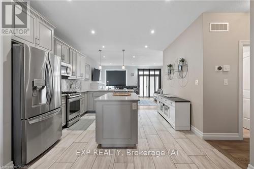 466 Normanton Street, Saugeen Shores, ON - Indoor Photo Showing Kitchen With Upgraded Kitchen