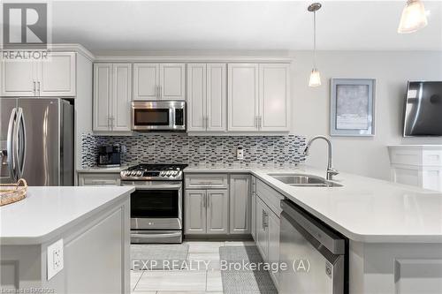 466 Normanton Street, Saugeen Shores, ON - Indoor Photo Showing Kitchen With Double Sink With Upgraded Kitchen