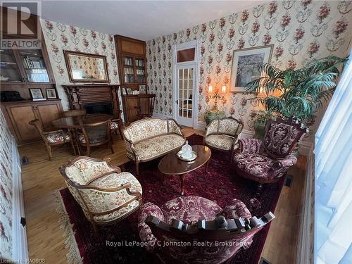 69 Albert Street N, Saugeen Shores, ON - Indoor Photo Showing Living Room