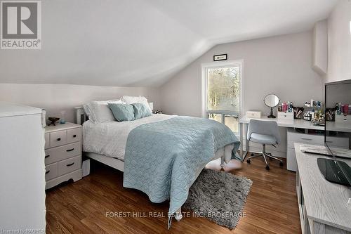 54 Mark Street W, Grey Highlands (Markdale), ON - Indoor Photo Showing Bedroom