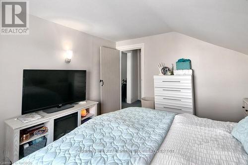 54 Mark Street W, Grey Highlands (Markdale), ON - Indoor Photo Showing Bedroom